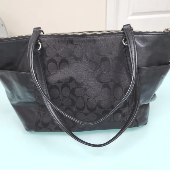 Coach Black Women's Bag FINAL PRICE - Picture 2 of 5
